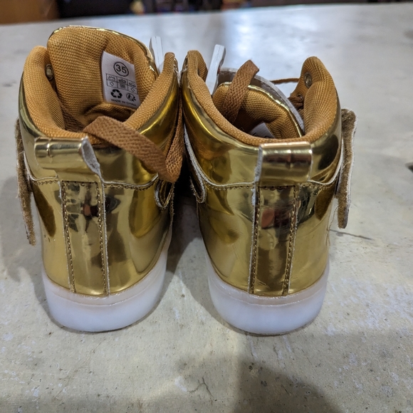 Gold Shoes, Kids, Size 3 - Picture 3 of 7